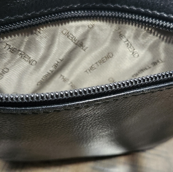 The Trend label Saddle / Crossbody Style Black Leather and Suede Bag - Picture 6 of 10